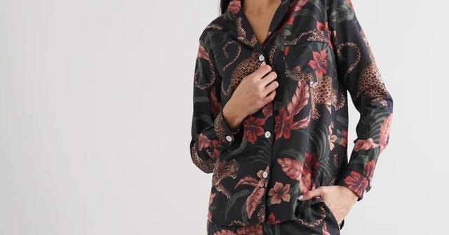 Top 3 gift ideas for women over 35: Natural candles, non-synthetic fragrance and pyjamas made of natural fabrics. Ethical Candles and Perfume