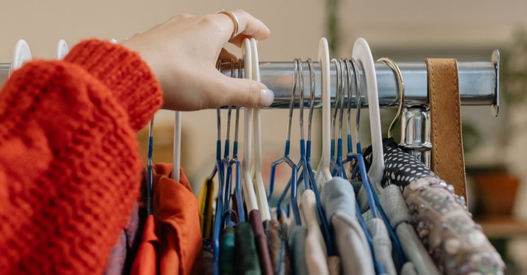 Roberta Style Lee The Sustainable Stylist | BLOG | 10 tips for thrifting and shopping secondhand