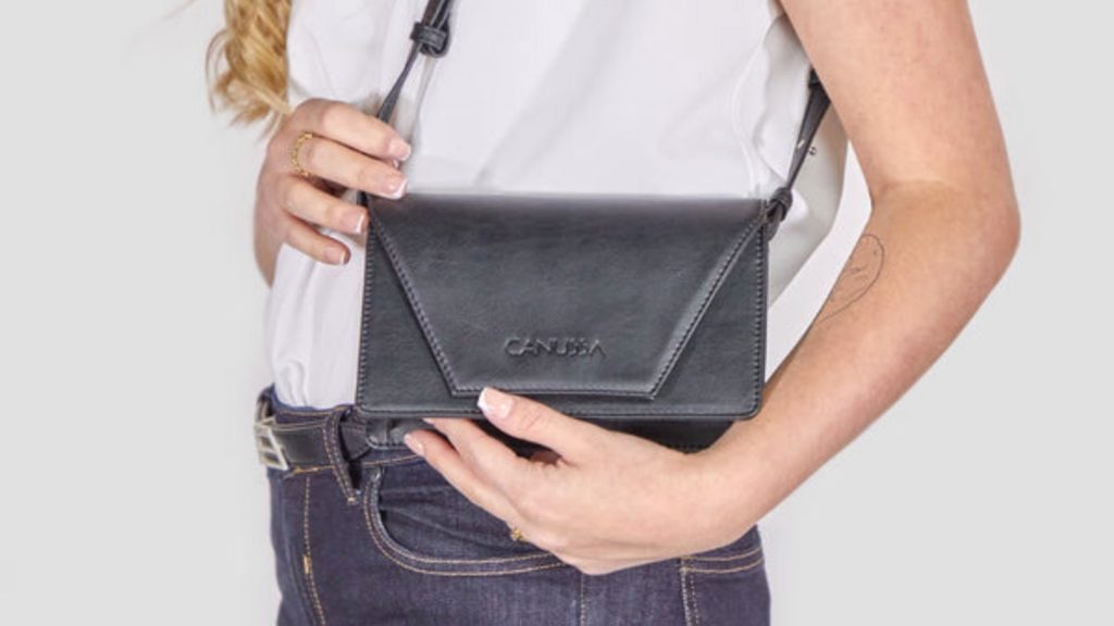 HYBRID VEGAN BLACK - MULTIFUNCTIONAL VEGAN BAG by canussa