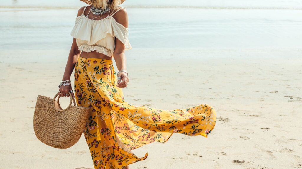 Roberta Style Lee _ BLOG _ Tips For Styling A Petite Body - Long maxi skirt with cropped summer top