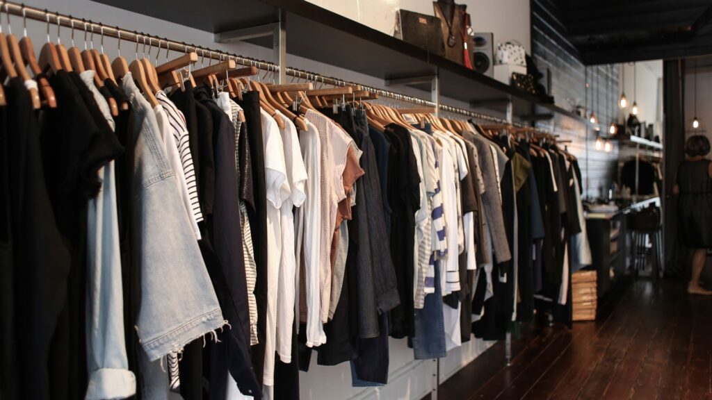 Roberta Style Lee | BLOG | Tips For Styling A Petite Body - Try on Pieces at a Shop rather than online 