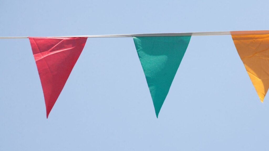 Roberta Lee - The Sustainable Stylist How to dress an Inverted Triangle Bunting, T-Shape